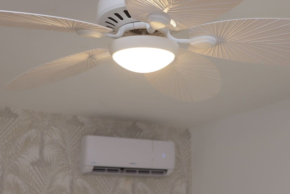 Dream Stay - Pool & Gym - 10min Airport & Homs Apartment, 3 Bedrooms, Smoking, Balcony 30