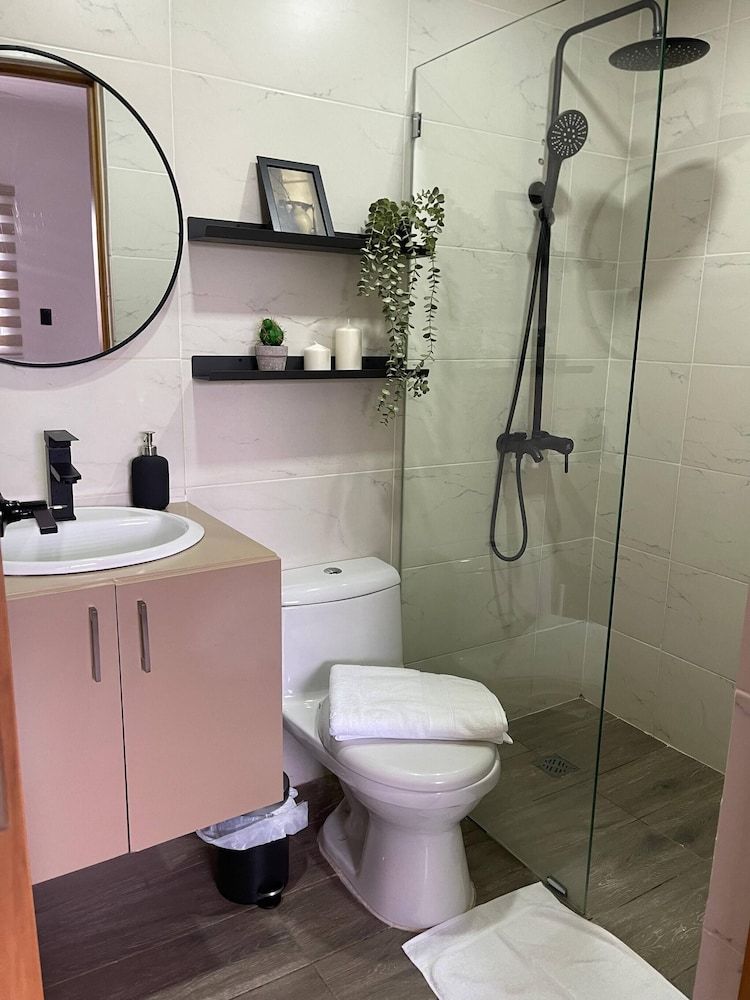 Dream Stay - Pool & Gym - 10min Airport & Homs Apartment, 3 Bedrooms, Smoking, Balcony 22