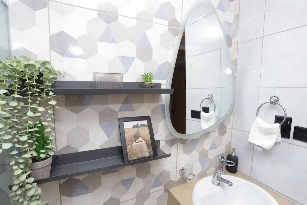 Dream Stay - Pool & Gym - 10min Airport & Homs Apartment, 3 Bedrooms, Smoking, Balcony 26