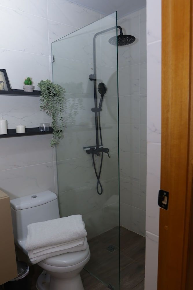 Dream Stay - Pool & Gym - 10min Airport & Homs Apartment, 3 Bedrooms, Smoking, Balcony 25
