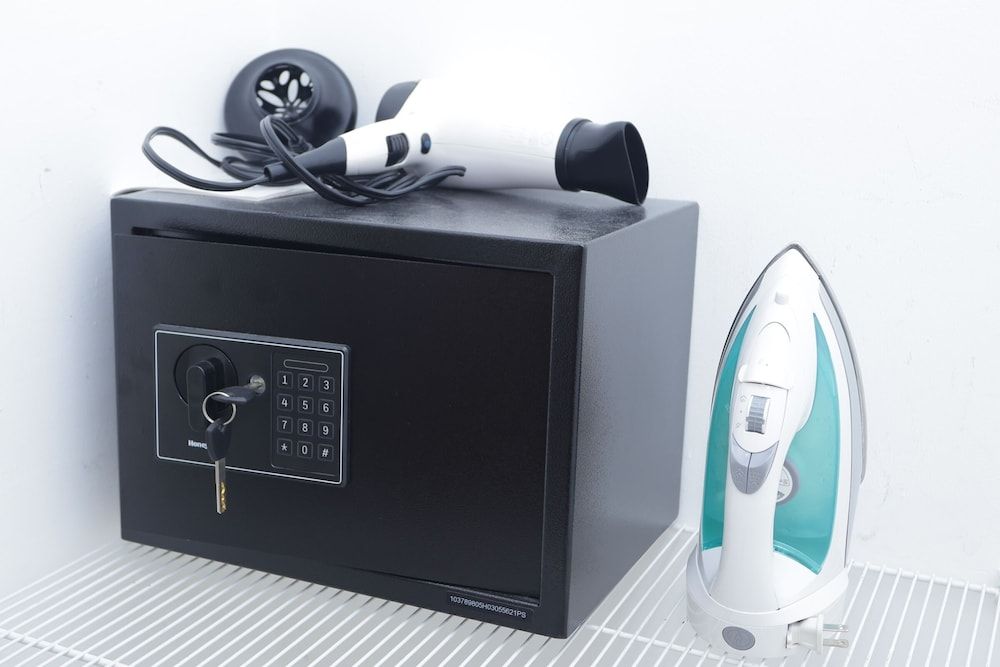 Dream Stay - Pool & Gym - 10min Airport & Homs Apartment, 3 Bedrooms, Smoking, Balcony 43