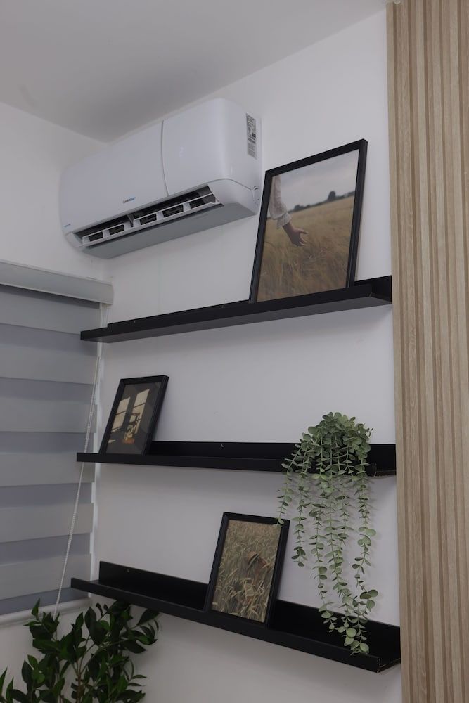 Dream Stay - Pool & Gym - 10min Airport & Homs Apartment, 3 Bedrooms, Smoking, Balcony 40