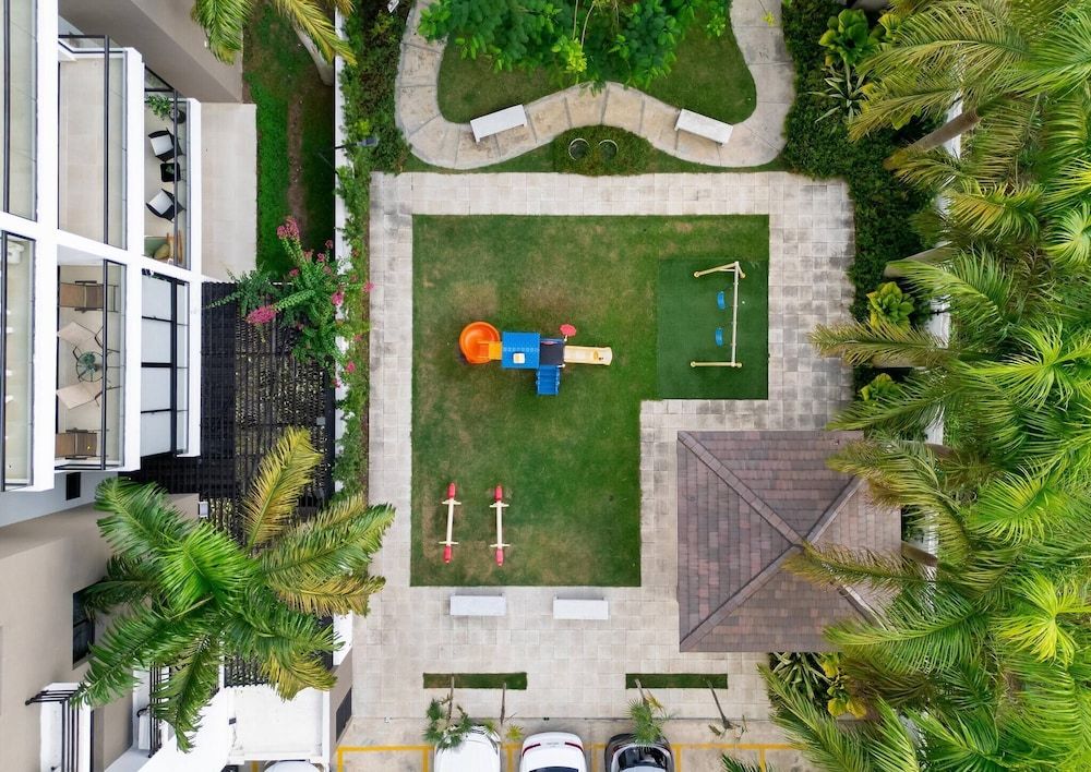 Dream Stay - Pool & Gym - 10min Airport & Homs Apartment, 3 Bedrooms, Smoking, Balcony 19