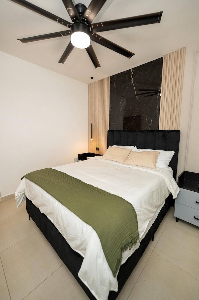 Dream Stay - Pool & Gym - 10min Airport & Homs Apartment, 3 Bedrooms, Smoking, Balcony 8