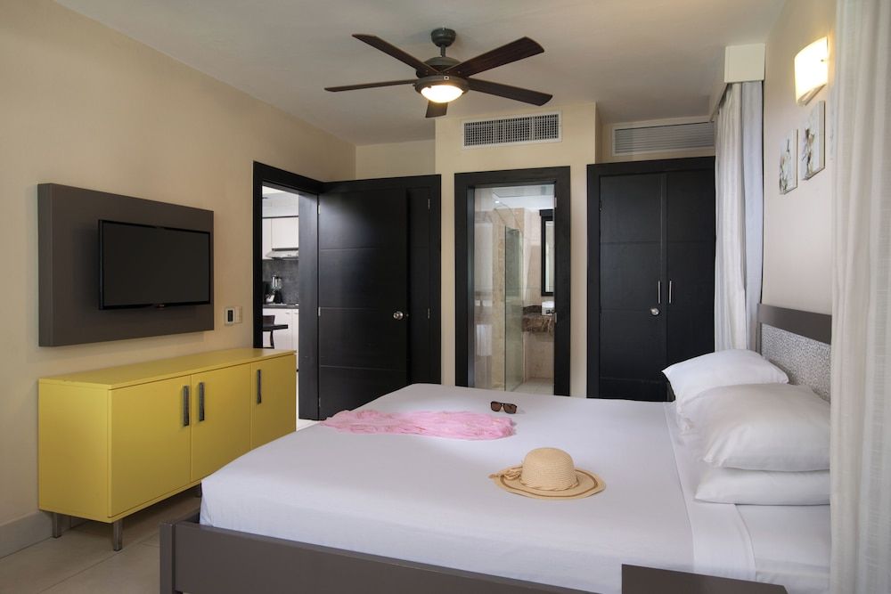 Comfort Room, 2 Double Beds, Kitchen