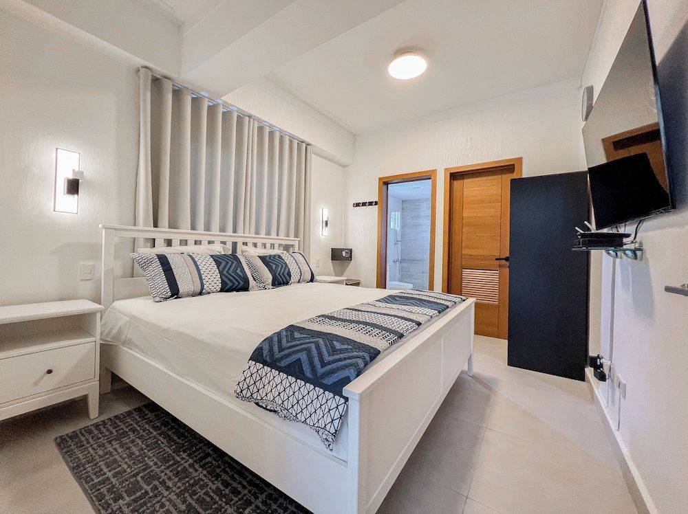 Comfort Condo, 1 King Bed, Private Bathroom, City View