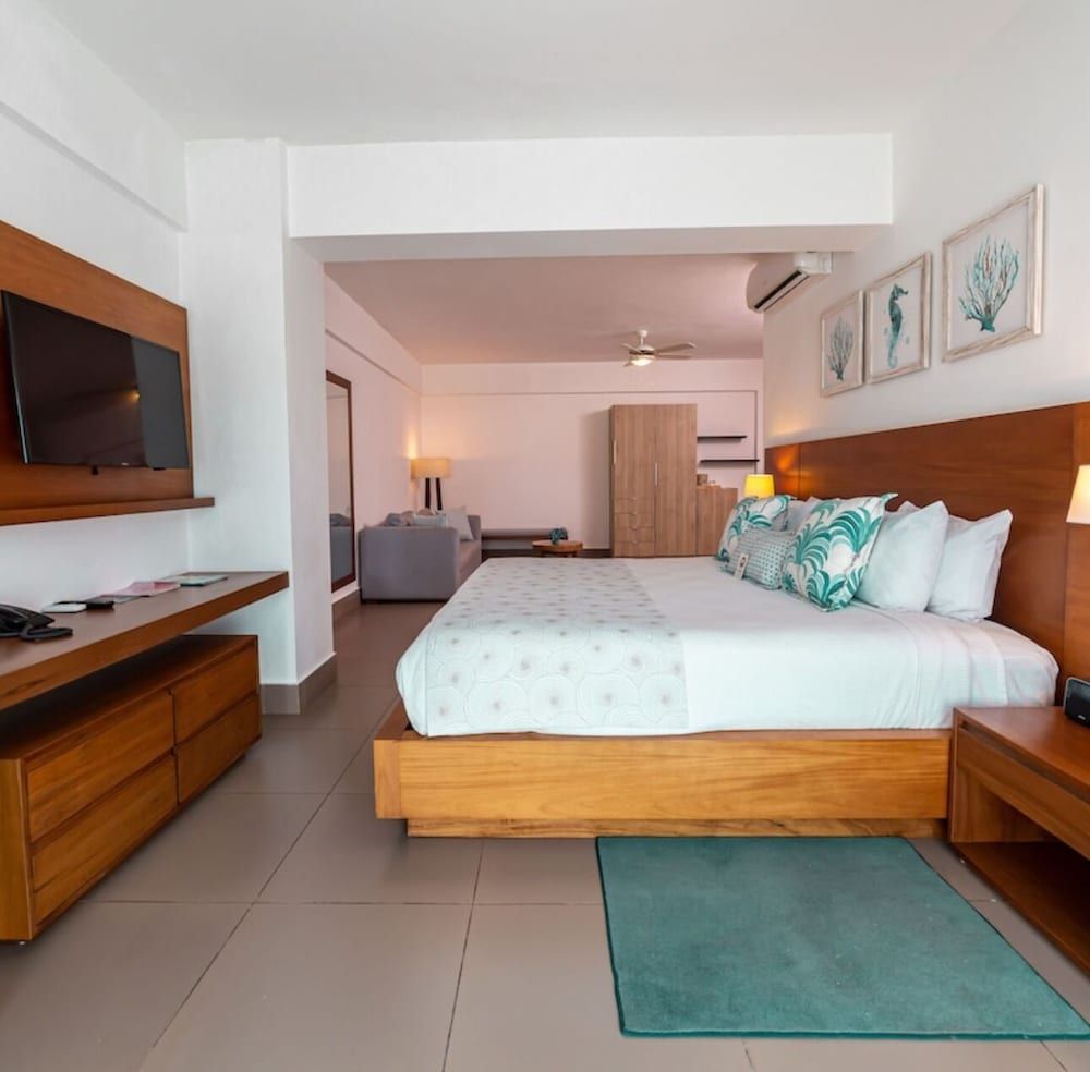 Junior Double or Twin Room, Balcony, Pool View