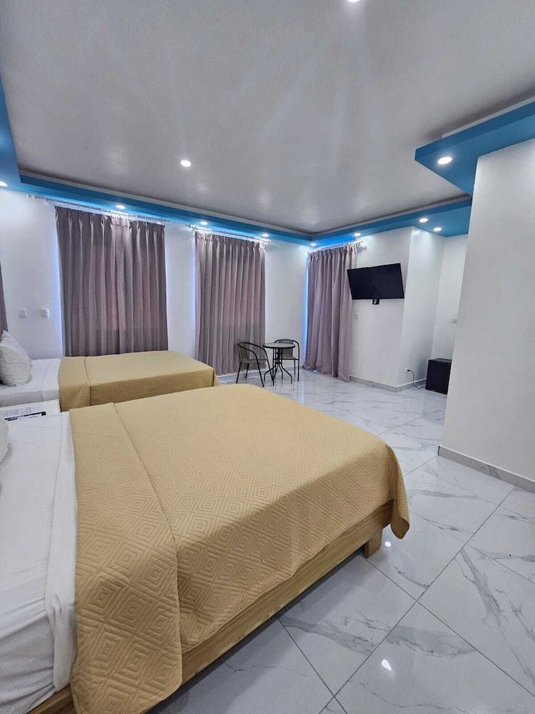 Hotel Gutz Family Twin Room, Balcony, Partial Sea View 3