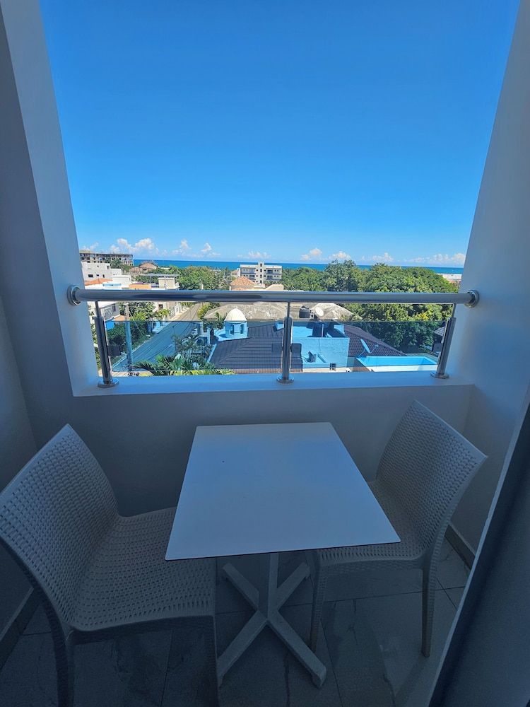 Hotel Gutz Family Twin Room, Balcony, Partial Sea View 4