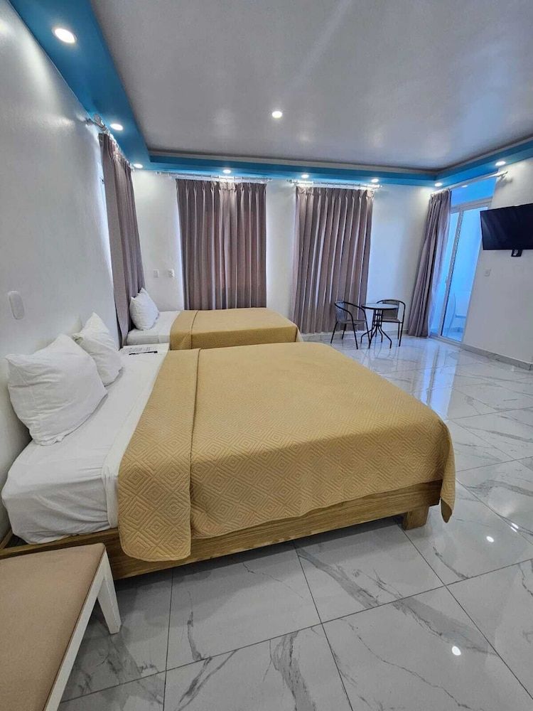 Hotel Gutz Family Twin Room, Balcony, Partial Sea View 2