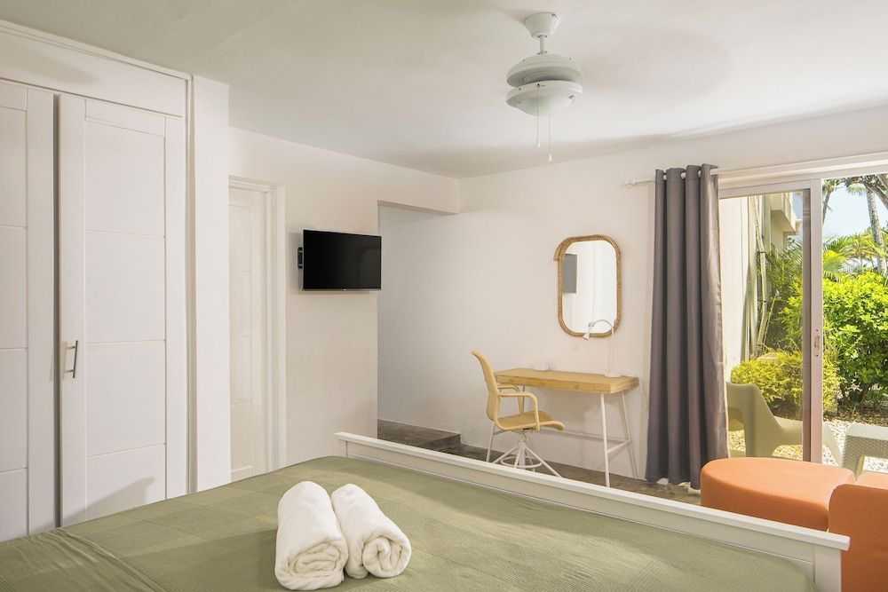 Kite Beach Hotel Studio Suite, Garden View, Beachside 4