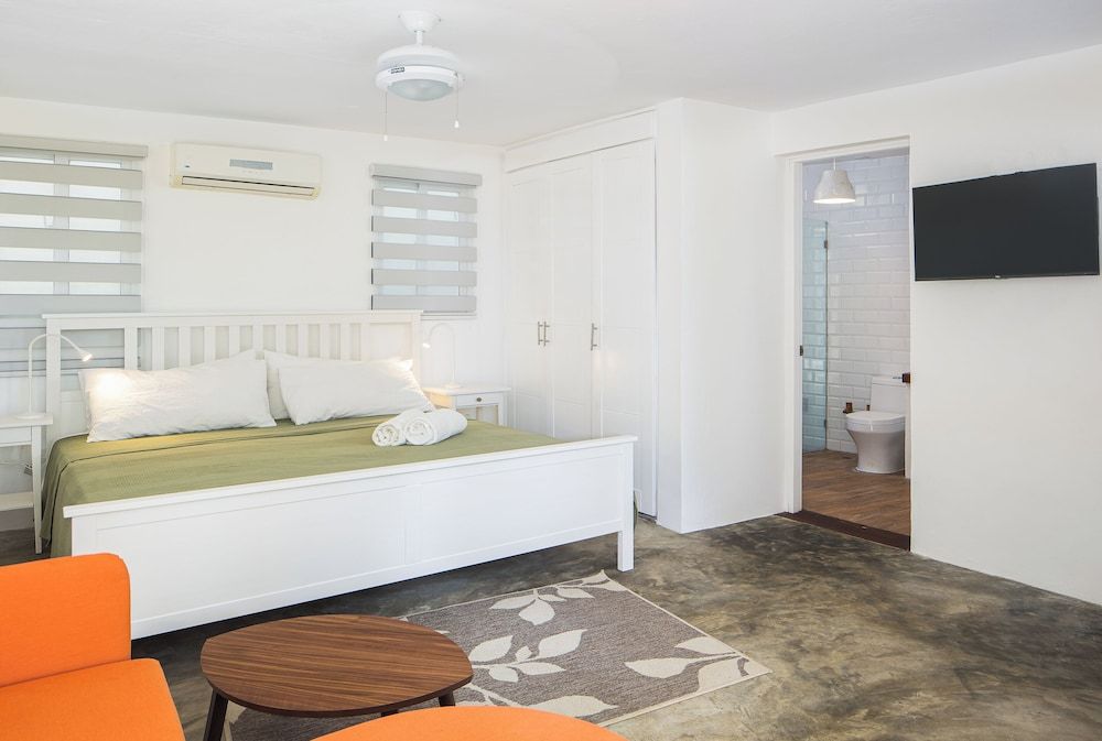 Kite Beach Hotel Studio Suite, Garden View, Beachside 2