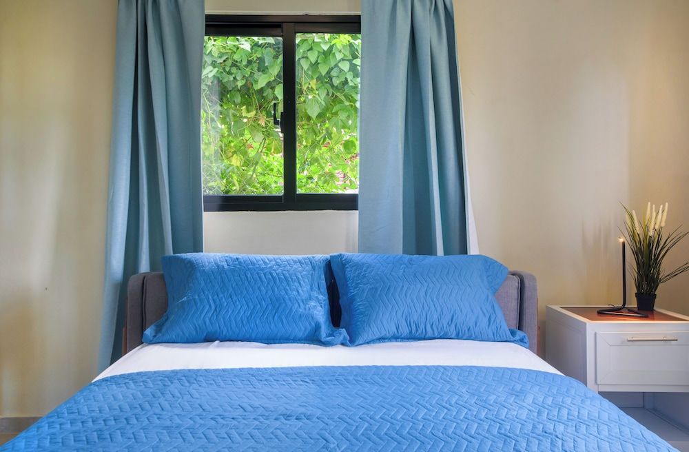 Deluxe Condo, Sea View