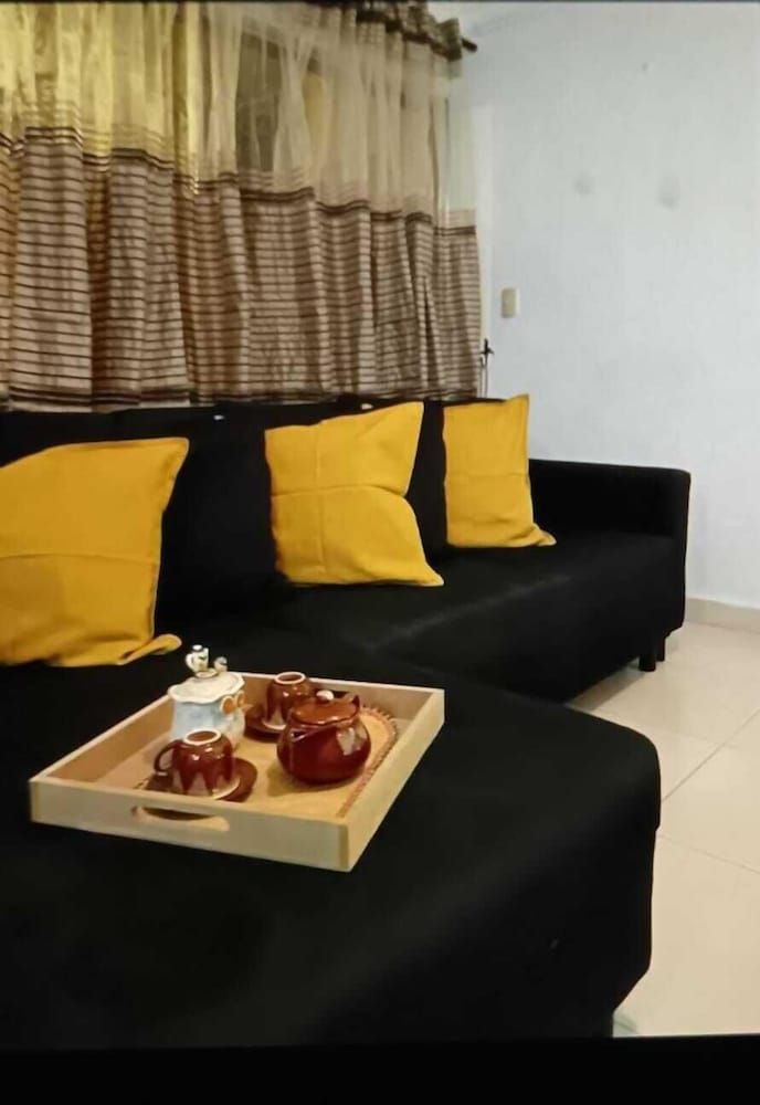 Classic Apartment, 2 Bedrooms, Corner