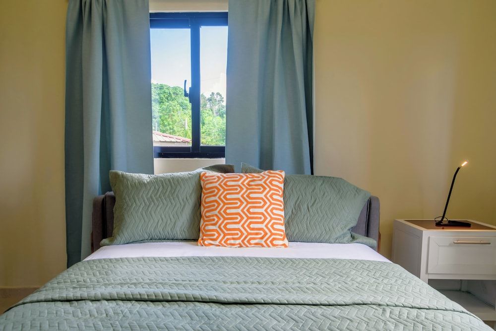 Deluxe Condo, Sea View