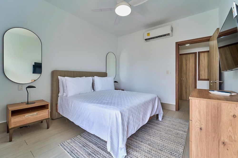 Deluxe Apartment, Balcony, Partial Ocean View
