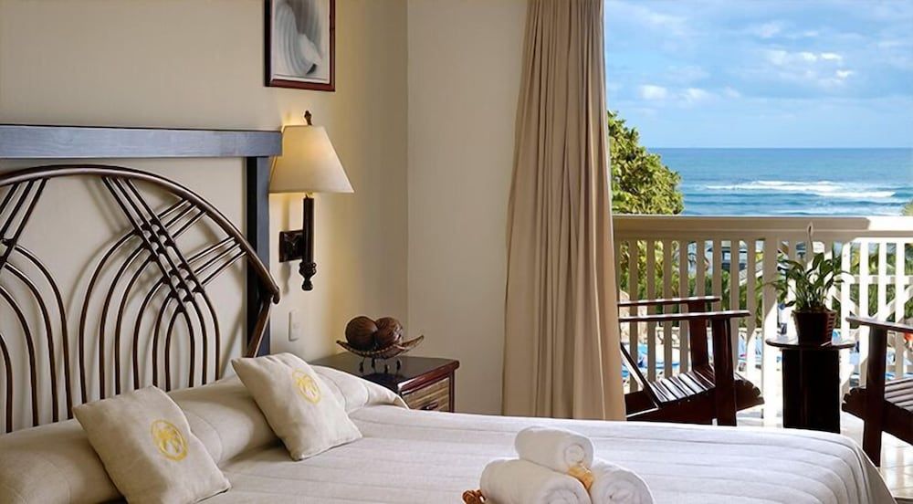 The Tropical, One Bedroom Suite