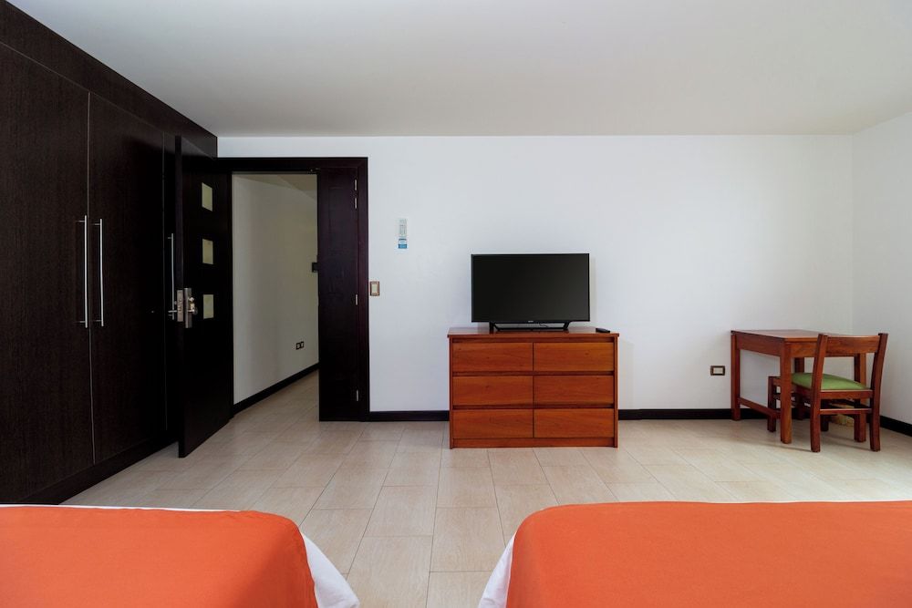 BAY VIEW HOUSE Superior Apartment, Courtyard View 6