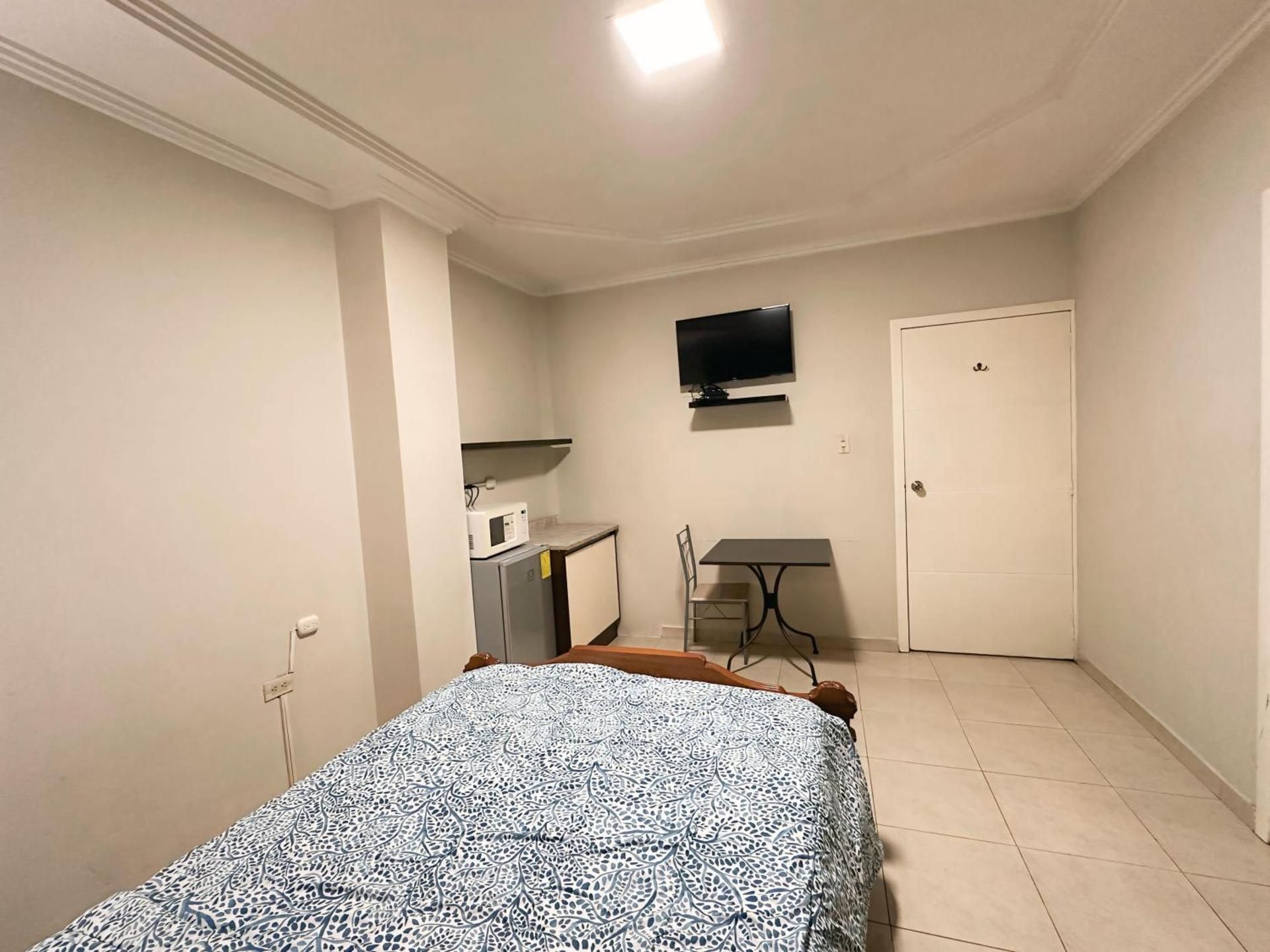 Suitesecu Rentals Guayaquil Deluxe Queen Room 2