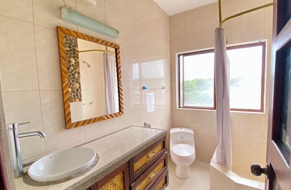 Hotel Sol y Playa Montañita Superior Quadruple Room 15