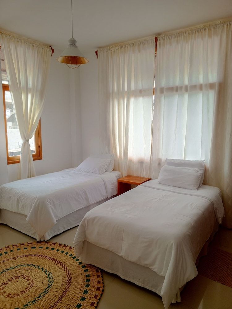 Galapagos Coliving Ecuador Casa Tuna Deluxe Apartment, Balcony, City View 5