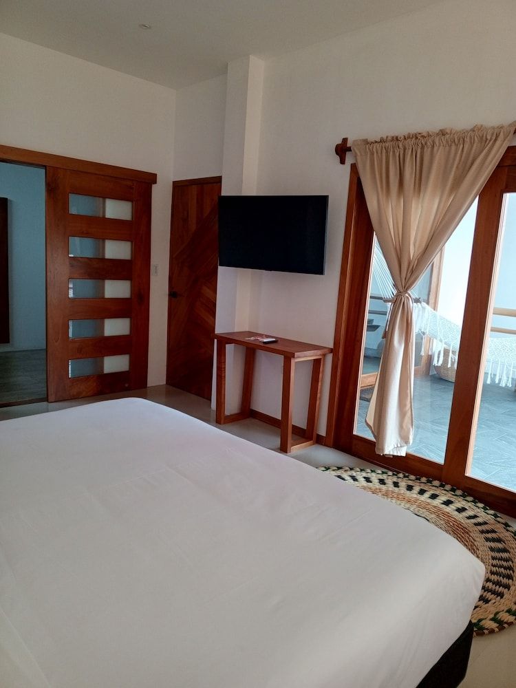 Galapagos Coliving Ecuador Casa Tuna Luxury Apartment, Balcony 2