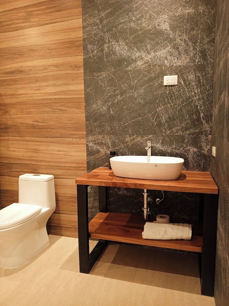 Galapagos Coliving Ecuador Casa Tuna Luxury Apartment, Balcony 9