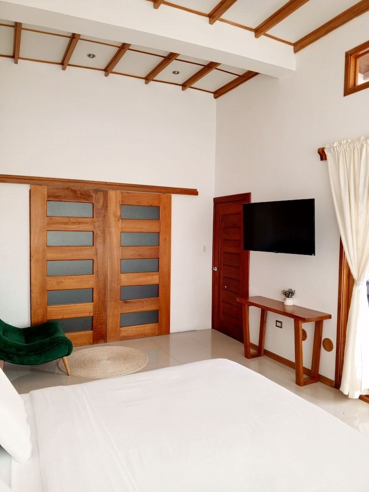 Galapagos Coliving Ecuador Casa Tuna Deluxe Apartment, Balcony, City View 2