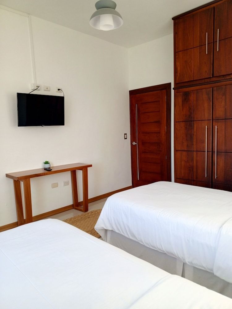 Galapagos Coliving Ecuador Casa Tuna Deluxe Apartment, Balcony, City View 6