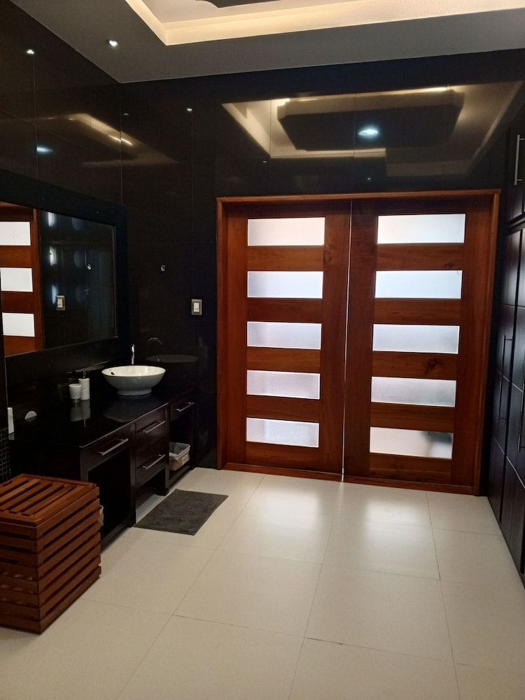 Galapagos Coliving Ecuador Casa Tuna Deluxe Apartment, Balcony, City View 11