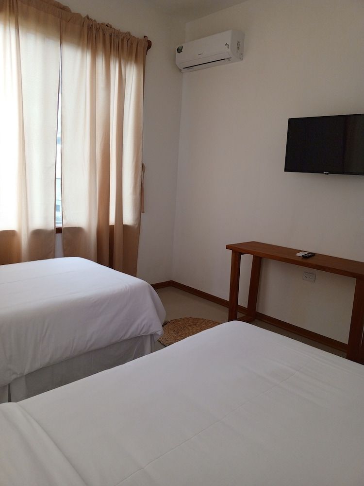 Galapagos Coliving Ecuador Casa Tuna Luxury Apartment, Balcony 4