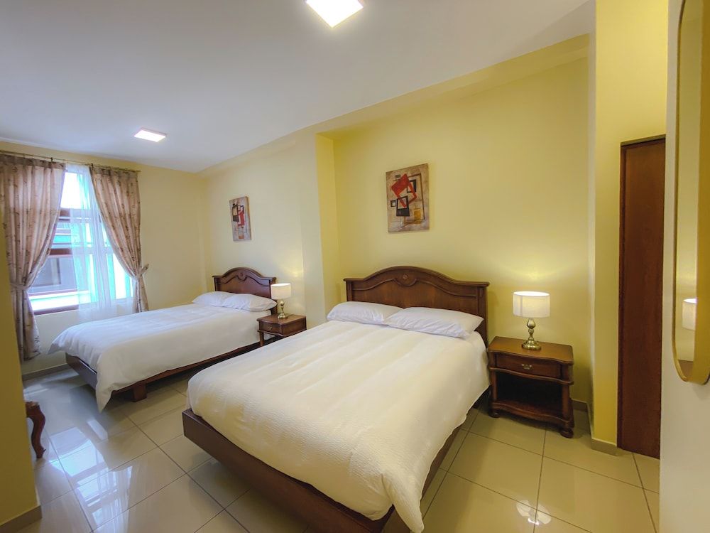 Gran Hotel Rex Deluxe Quadruple Room, Courtyard View 3