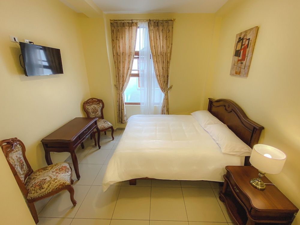 Gran Hotel Rex Deluxe Quadruple Room, Courtyard View 5