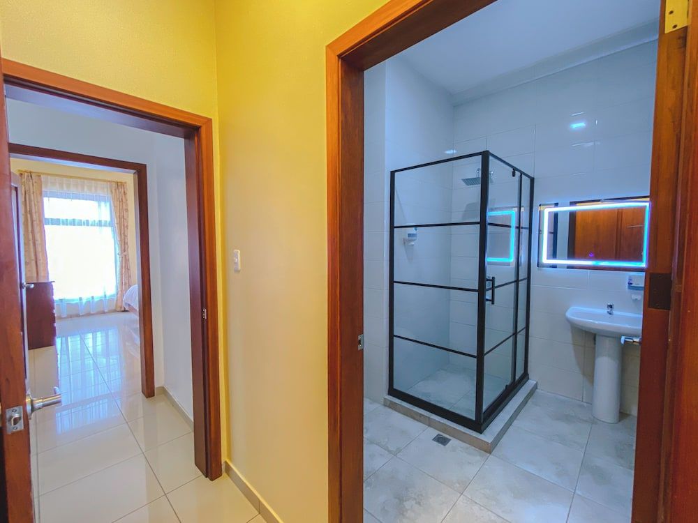 Gran Hotel Rex Deluxe Apartment, City View 7