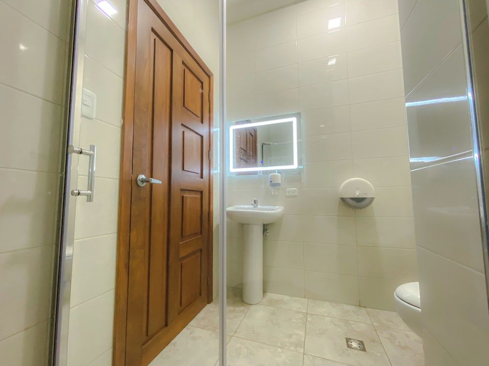 Gran Hotel Rex Deluxe Apartment, City View 8