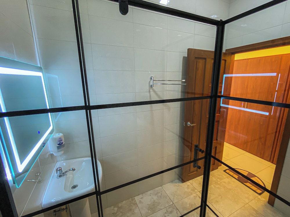 Gran Hotel Rex Deluxe Apartment, City View 11