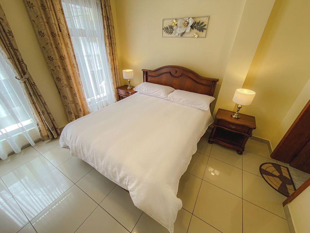 Gran Hotel Rex Deluxe Apartment, City View 5