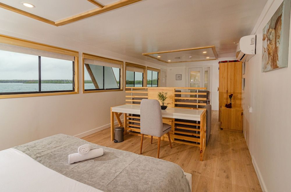 Galapagos Sea Star Deluxe Cabin, Ocean View 4