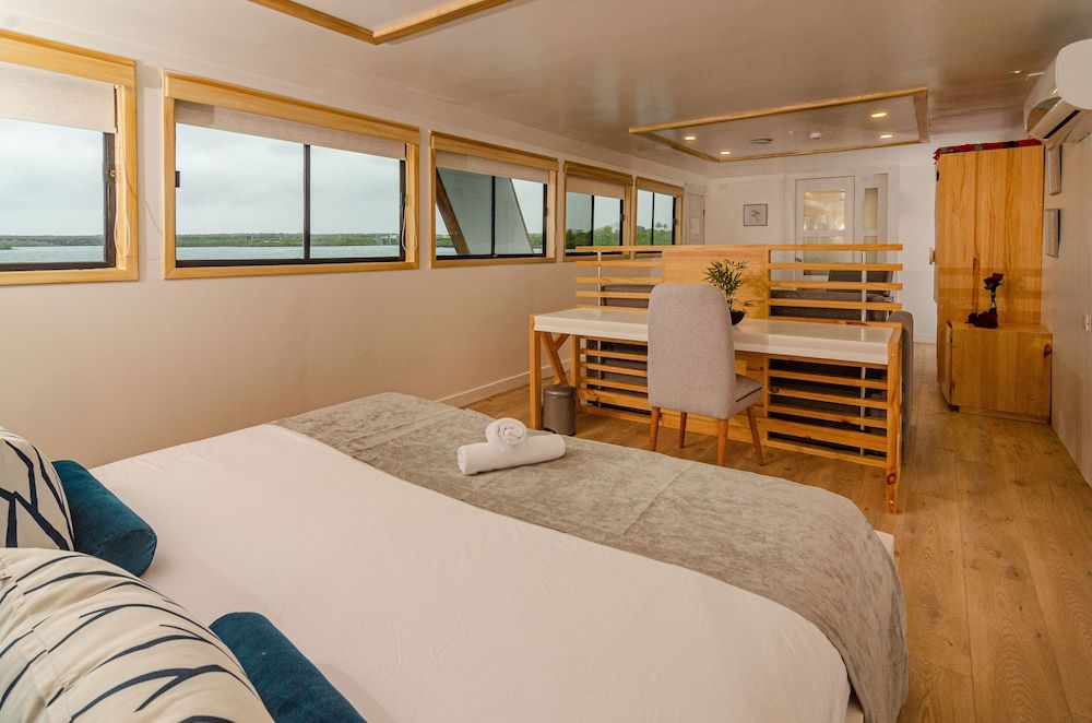 Galapagos Sea Star Deluxe Cabin, Ocean View 2