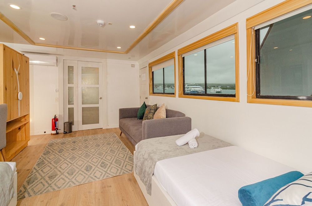 Galapagos Sea Star Junior Cabin, Ocean View 8