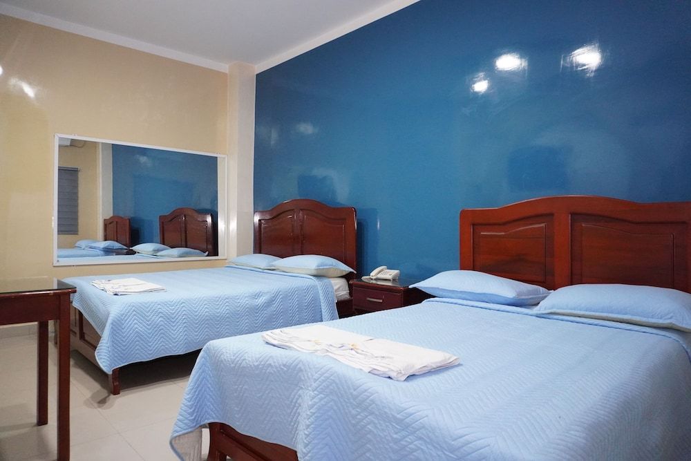 Hotel SMIR Deluxe Double Room, 2 Queen Beds 3