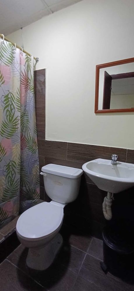 Back Packer Basic Double or Twin Room 4