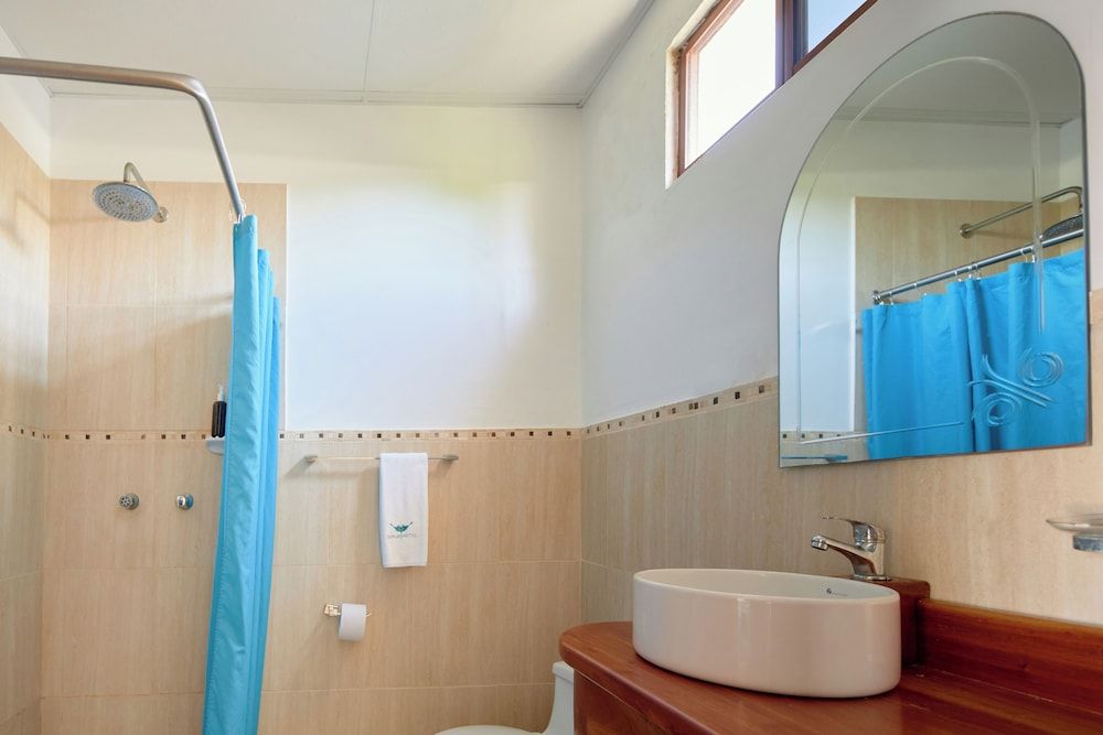 Hotel Isamar Galapagos Beachfront Deluxe Room, Garden View 19