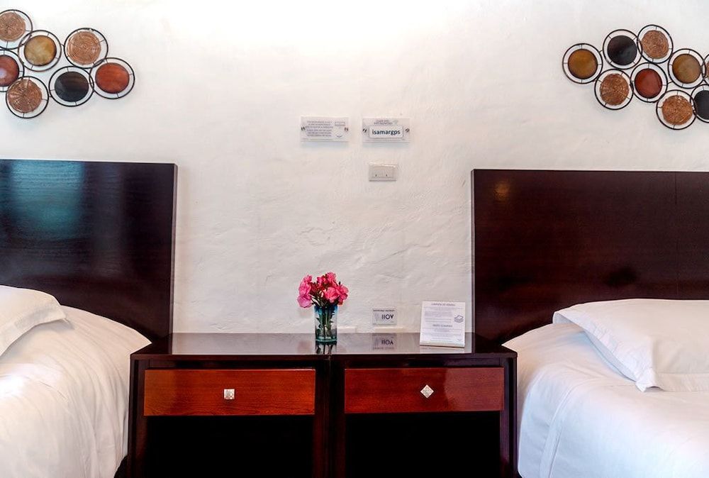 Hotel Isamar Galapagos Beachfront Deluxe Room, Garden View 3