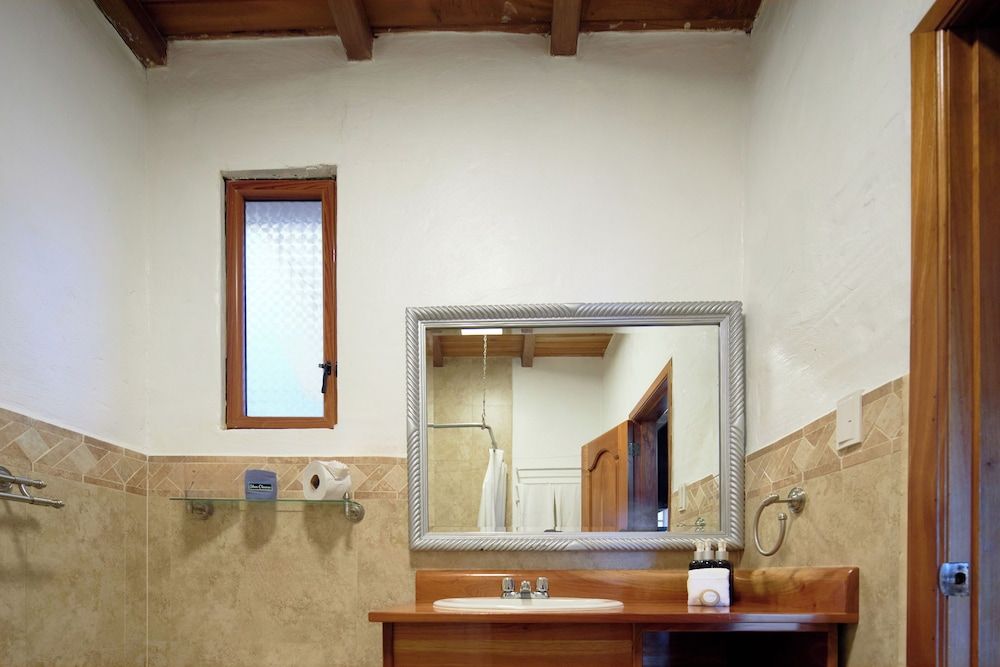 Hotel Isamar Galapagos Beachfront Deluxe Room, Garden View 20