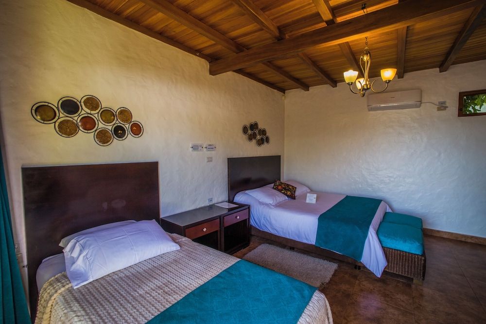 Hotel Isamar Galapagos Beachfront Deluxe Room, Garden View 9