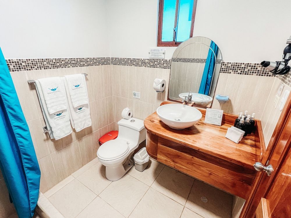 Hotel Isamar Galapagos Beachfront Deluxe Room, Sea View 10