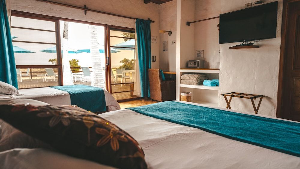 Hotel Isamar Galapagos Beachfront Deluxe Room, Sea View 2