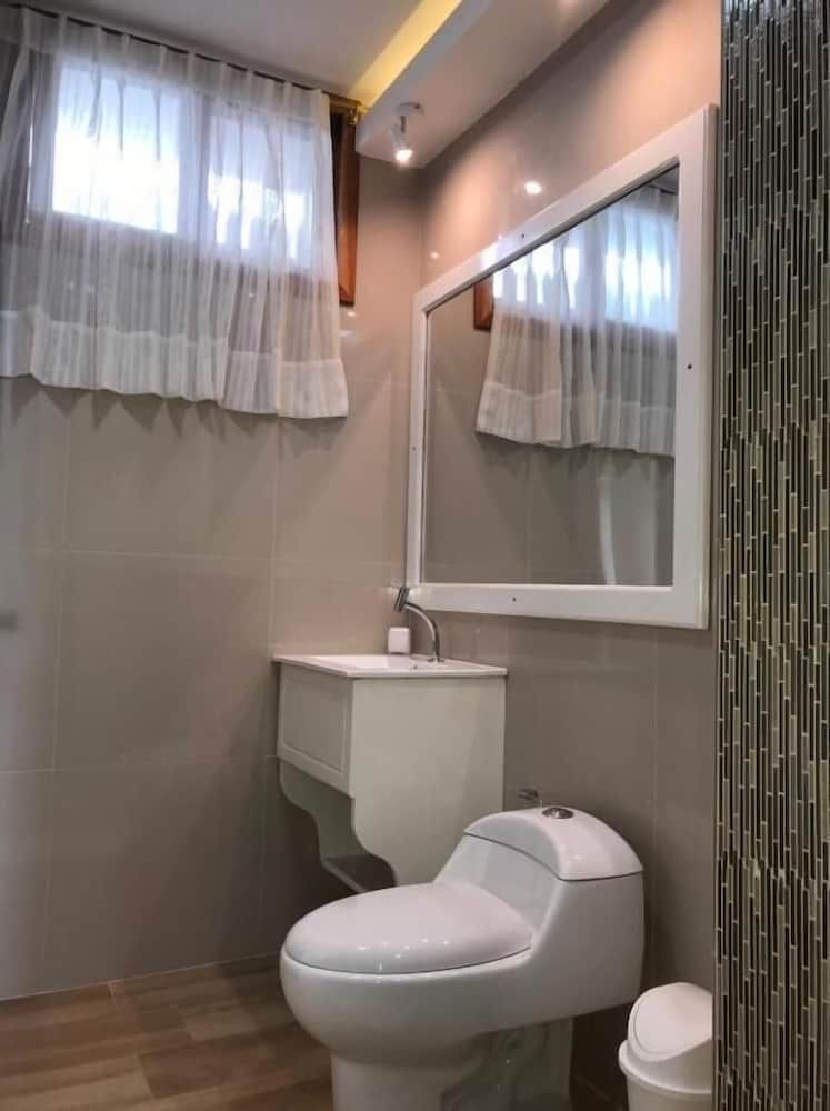 Galápagos Isabela Hotel Loja Deluxe Double or Twin Room, 1 Bedroom, Patio, Pool View 3