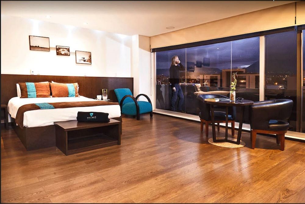 Hotel Valgus Superior Suite, 1 King Bed, Ensuite, City View 4